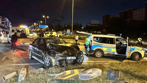 Kastamonu’da İki Otomobil Çarpıştı