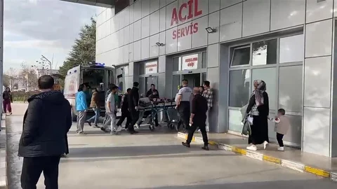 Kocaeli'de İskeleden Düşen İşçiler Yaralandı