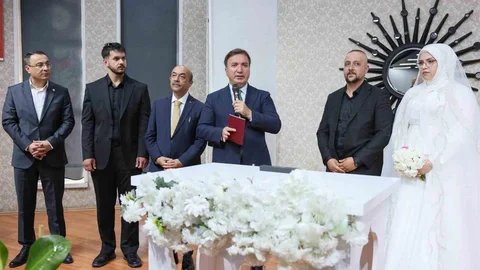 Erzincan'da Vali Aydoğdu Nikah Şahitliği Yaptı