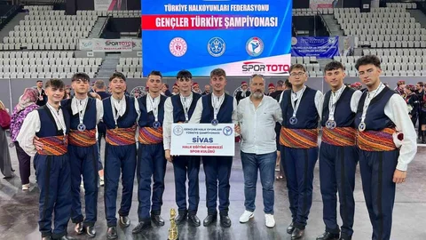 Sivas Halk Oyunları Ekibi Şampiyon Oldu