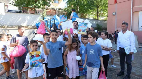 Adana'da Öğrencilere Karne Hediyesi Kar
