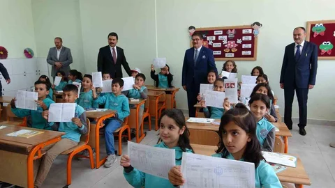 Van'da Öğrenciler Karne Aldı