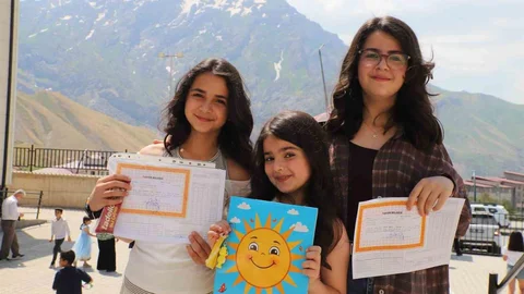 Hakkari'de Karneler Dağıtıldı