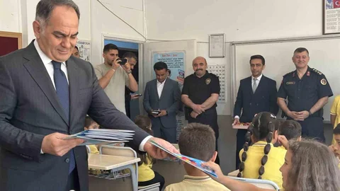 Çankırı'da Öğrencilere Karne Dağıtımı Yapıldı
