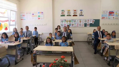 Bayburt'ta 14 Bin Öğrenci Karnelerini Aldı