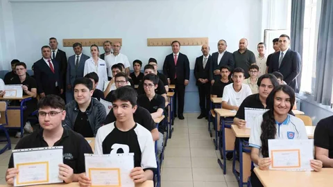 Erzincan'da Karne Heyecanı Yaşandı