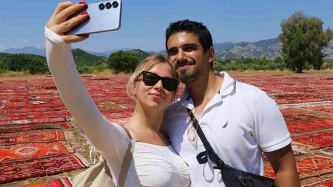 Antalya'da Halı Tarlası Görsel Şöleni
