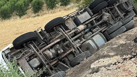 Adıyaman'da Kamyon Devrildi