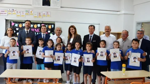 Manisa'da 268 Bin Öğrenci Karnelerini Aldı