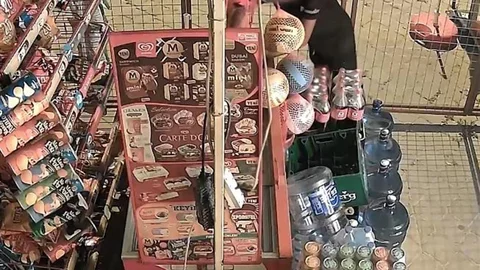 Kuşadası'nda Market Hırsızlığı