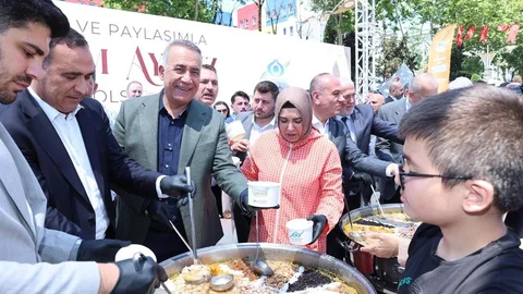 Sultangazi'de Aşure İkramı Yapıldı