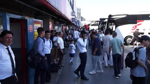 İstanbul'da Otogar Yoğunluğu Başladı