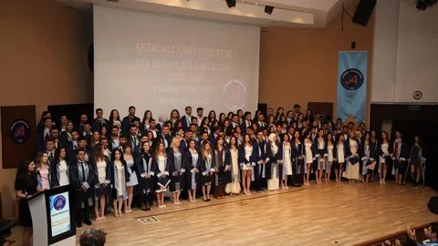 Akdeniz Üniversitesi'nde Diş Hekimliği Mezunları Töreni