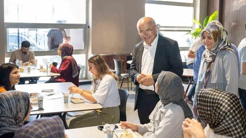 Malatya'da Öğrencilere Yemek İkramı Yapıldı