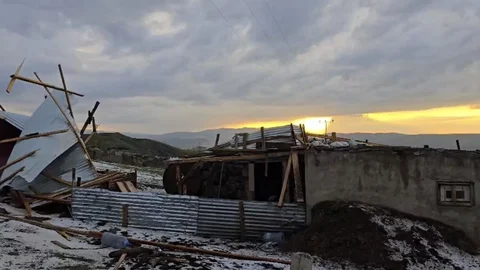 Ağrı'da Dolu ve Rüzgar Etkili Oldu