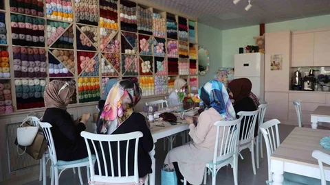 Konya'da Örgü Kafe Açıldı