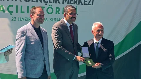 Kütahya'da Yeşilay Gençlik Merkezi Açıldı