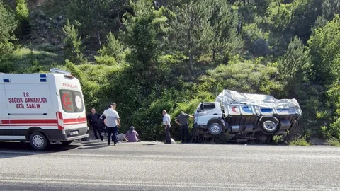 Kastamonu'da Kamyon Devrildi, İki Yaralı