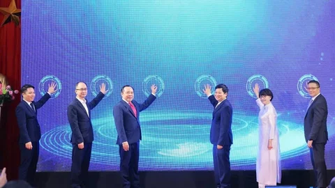 Hanoi'de Yarı İletken Çip Merkezi Açıldı