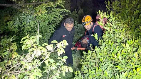 Zonguldak'ta Kayalıklardan Düşen Balıkçı Kurtarıldı