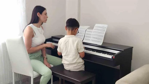 Tunceli'de 8 Yaşındaki Piyanist Demirhan Gündoğdu
