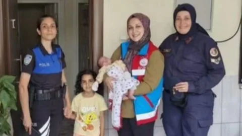 Tarsus'ta Yeni Dogan 4 Bebeğin Ailesine Ziyaret