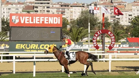 100. Gazi Koşusu'nu Bay Nalçakan Kazandı
