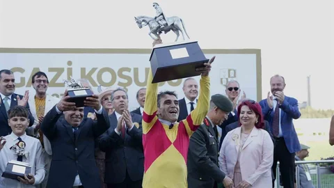 100. Gazi Koşusu'nda Ödüller Dağıtıldı