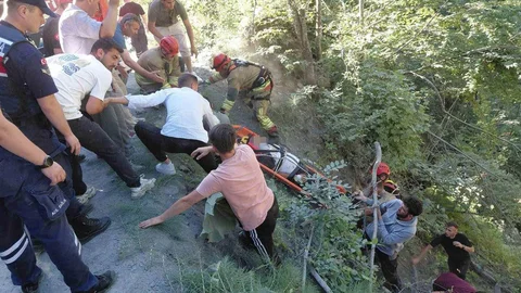 Düzce'de Uçuruma Yuvarlanan Araç Kazası