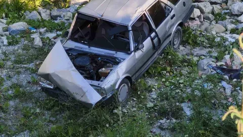 Sinop'ta Otomobil Şarampole Uçtu