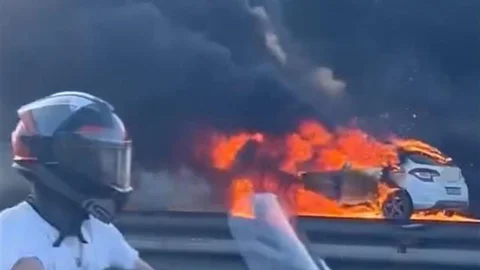 İstanbul'da Alev Alev Yanan Araç