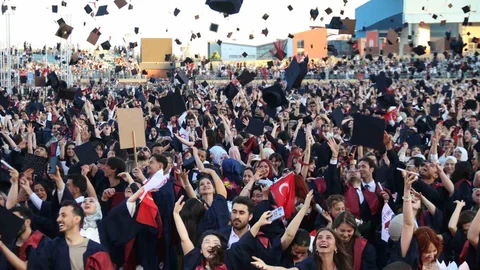 Eskişehir'de Mezuniyet Töreni Coşkusu