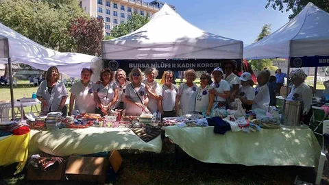 Bursa'da Kadın Korosu'nun Hayır Satışı