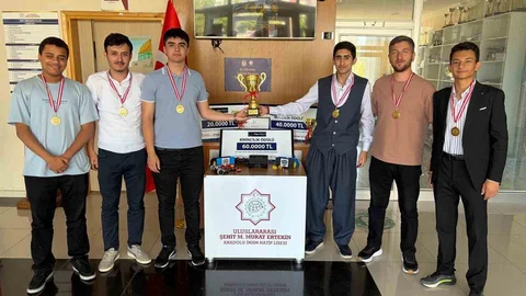 Sivas'ta Öğrenciler Robotlarla Şampiyon Oldu