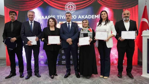 Bakan Tekin Sanatı Eğitimde Vurguladı