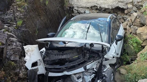 Giresun'da Otomobil Su Kanalına Düştü