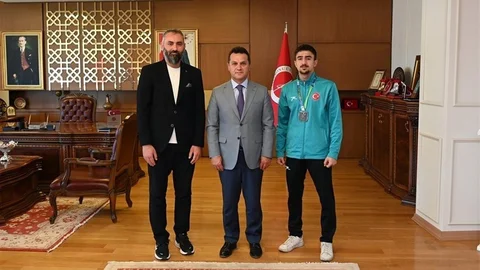 Kastamonu'da Dünya İkincisi Sporcuya Tebrik Ziyareti