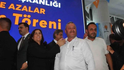 Aydın'da Muhtarlara Rozet Taktı