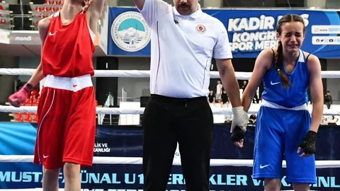 Aydın'da Boks Şampiyonu Oldu
