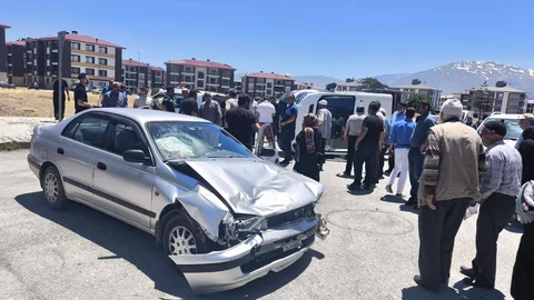 Erzincan'da Maddi Hasarlı Kaza