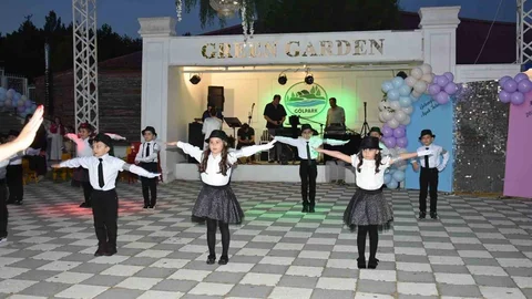 Bilecik'te Öğrencilerden Muhteşem Mezuniyet Gösterisi