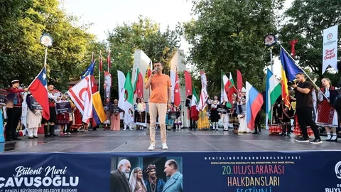 Denizli'de 20. Halk Dansları Festivali Başladı
