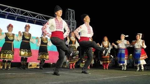 Ayvalık'ta 750 Dansçıyla Kültürel Festival