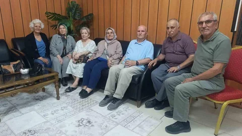 Emekli Öğretmenler Eski Öğrencileriyle Buluştu