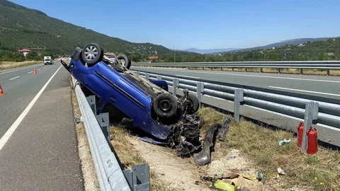 Kastamonu'da Ters Dönen Araçta 3 Yaralı