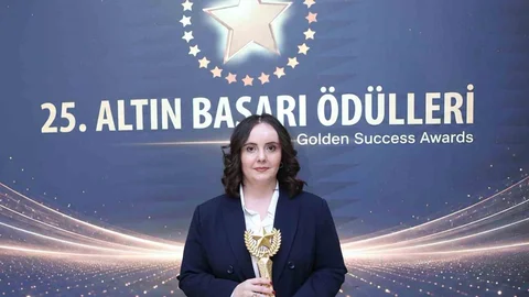 Zöhre Alagöz'e Yılın En İyi Savunma Muhabiri Ödülü Verildi