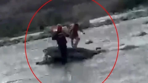 Siirt'te Çocuk Kezer Çayı'nda Mahsur Kaldı