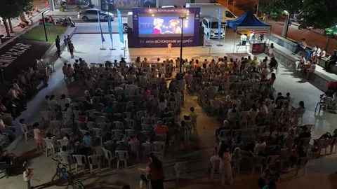 Yenipazar'da Çocuklar Sinema Keyfi Yaşadı