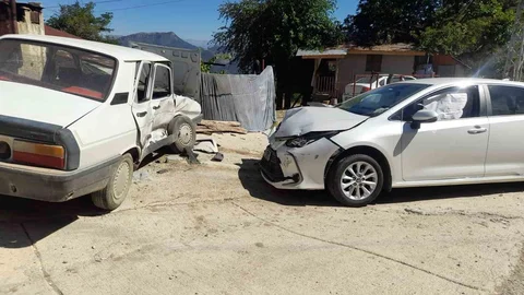 Adana'da Trafik Kazası: 2 Yaralı