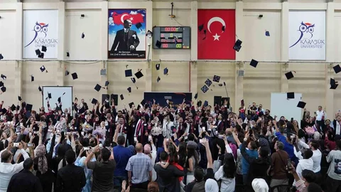Karabük'te Mezuniyet Töreni Coşkusu